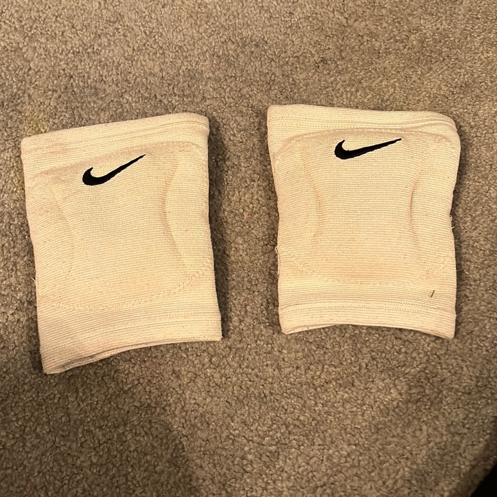 Volleyball knee pads